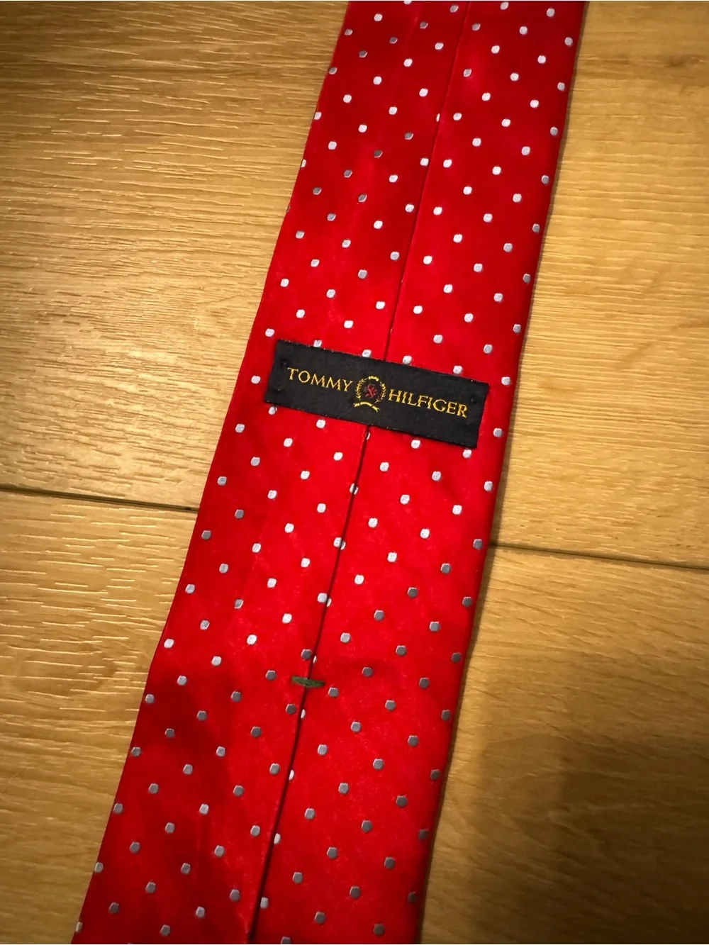 😎Tommy Hilfiger Men’s Red Dotted Silk Classic Holiday Christmas Fall Winter Tie